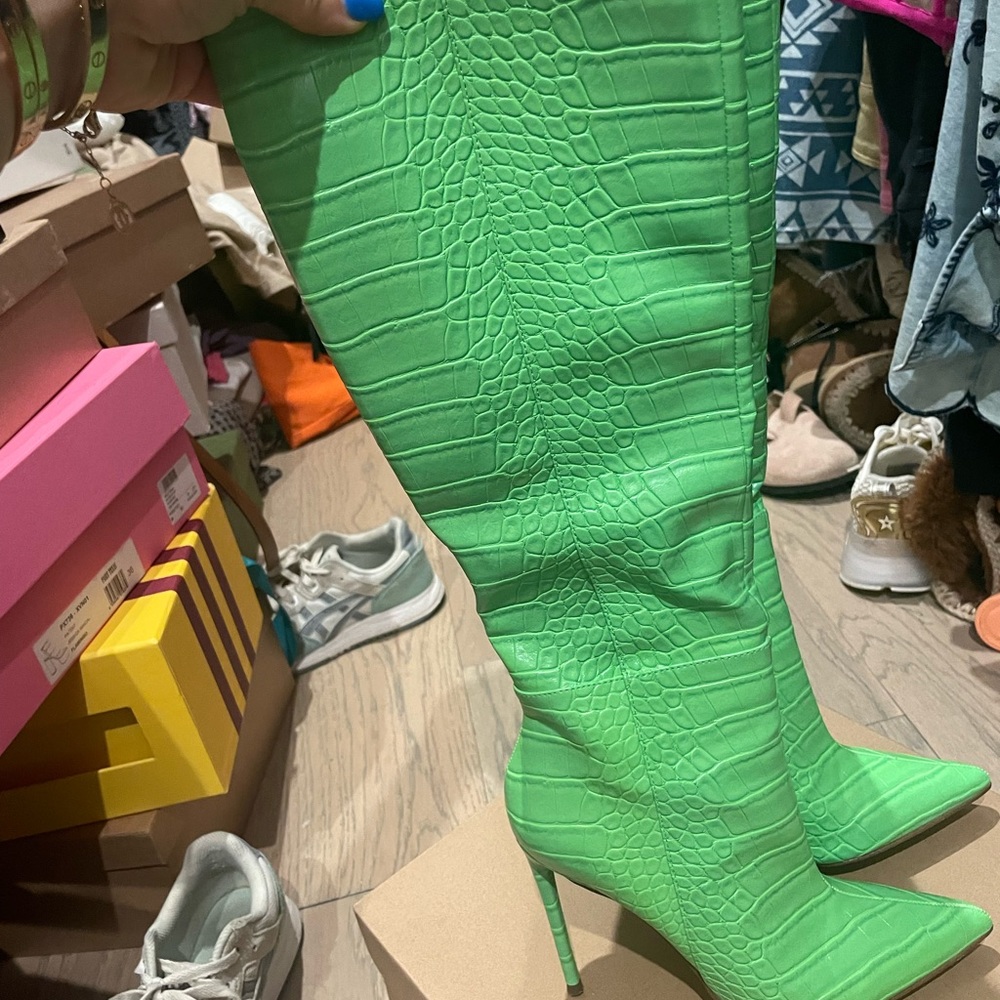 Steve Madden Green Croc embossed Boots